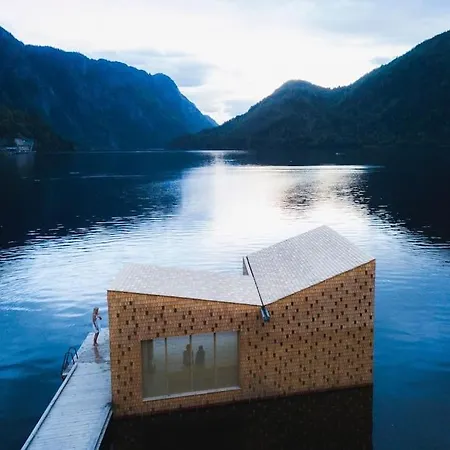 Cozy Cabin W/garden, Bbq, Canoe, Swimming, Central