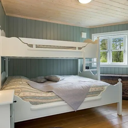 Cozy Cabin W/garden, Bbq, Canoe, Swimming, Central *